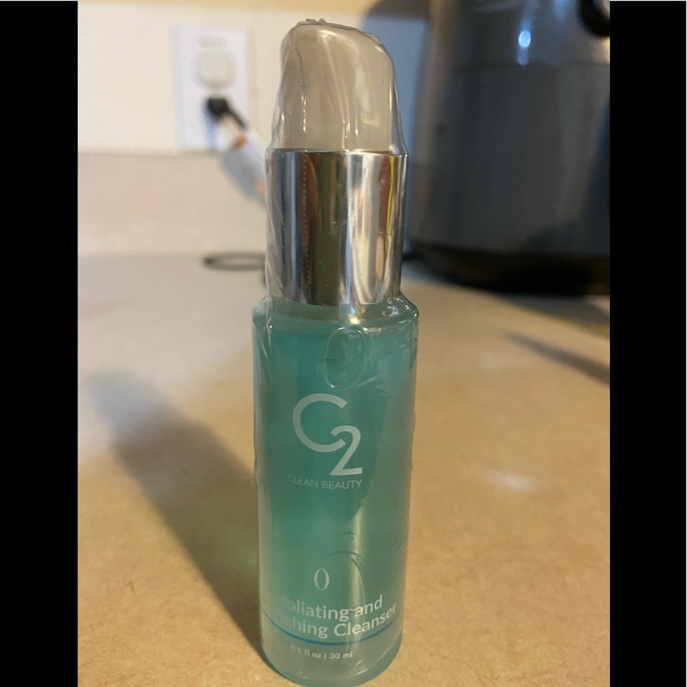 C2 clean beauty exfoliating and nourishing cleanse